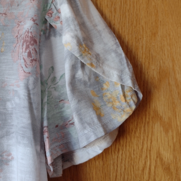 3/$20-Maurices Tulip Sleeve Shirt Size M - Picture 5 of 10